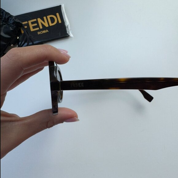 Fendi FF Around FE40094I Round Sunglasses in Tortise main image 5